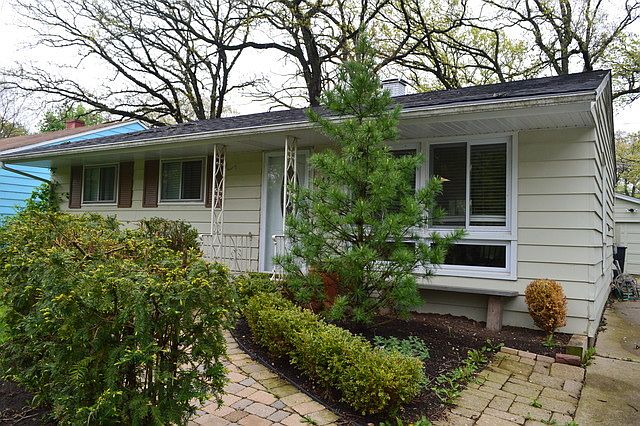1st image of 435 N Lakeshore Dr