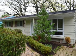 435 N Lakeshore Dr, Mundelein, IL 60060