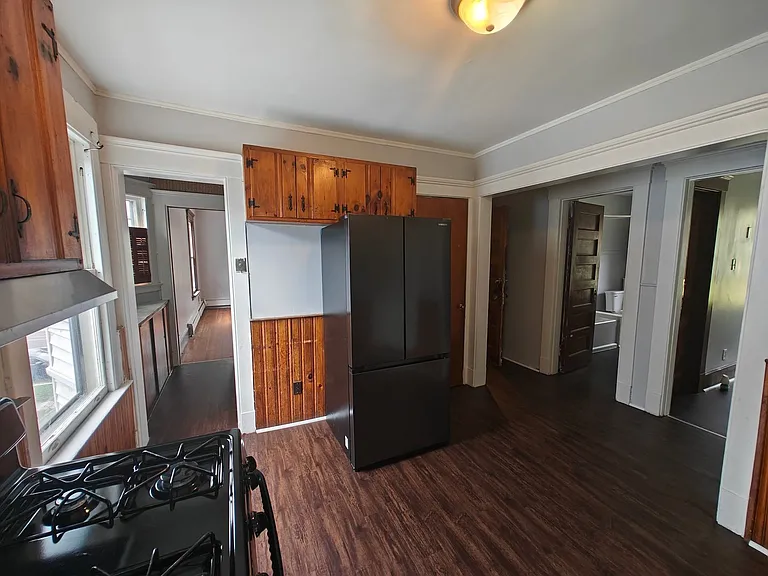 83 Norton St — Photo 2