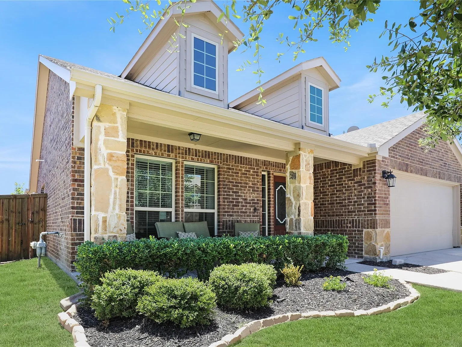 3 bed, 2054 sqft, $2,399 — Photo 1