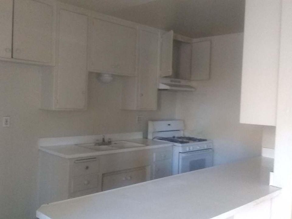 2nd image of 847 N H St APT 1