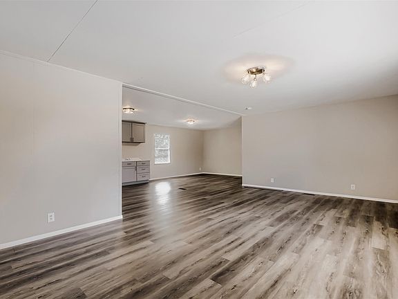 5th image of 1017 Rosewood Dr