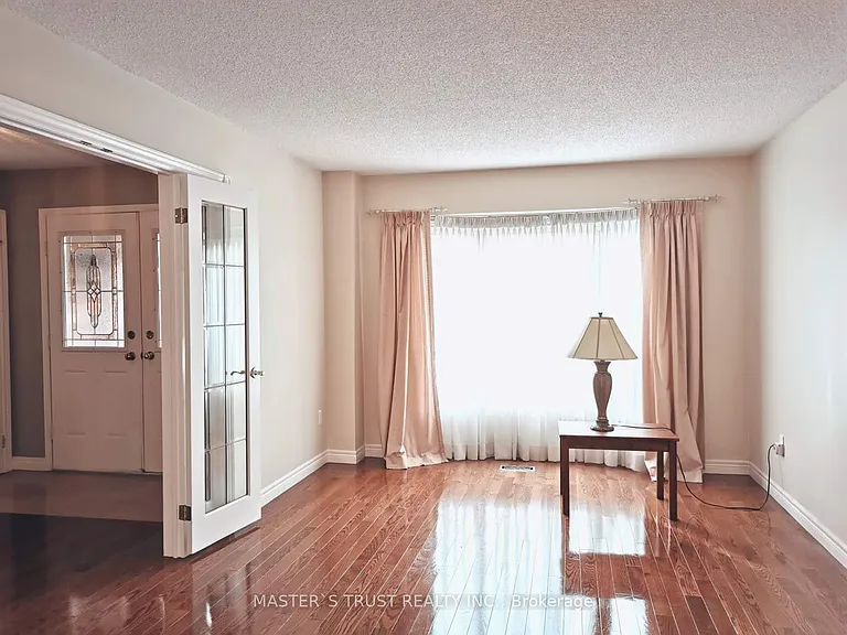 68 Lehman Cres — Photo 4