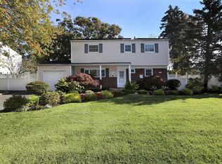 207 W 21st St, Deer Park, NY 11729