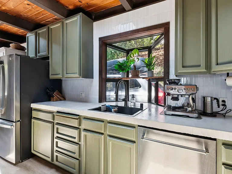 4350 Paradise Dr — Photo 10