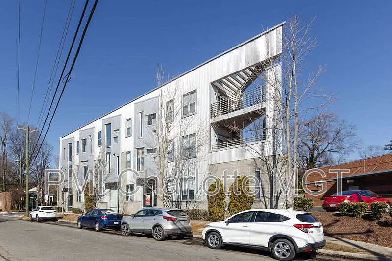 1600 Fulton Ave #204
