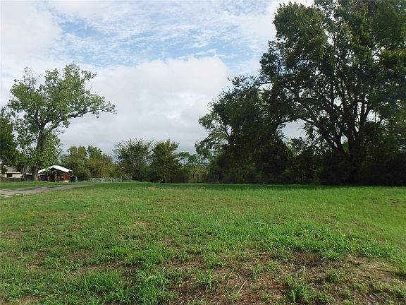 2nd image of 524 Old McDade Rd