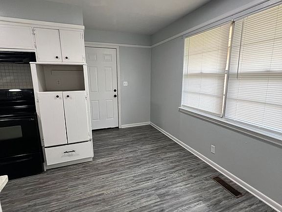 3rd image of 1206 Salsbury St