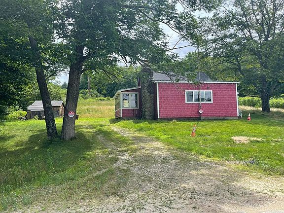 4th image of 450 Valley Rd