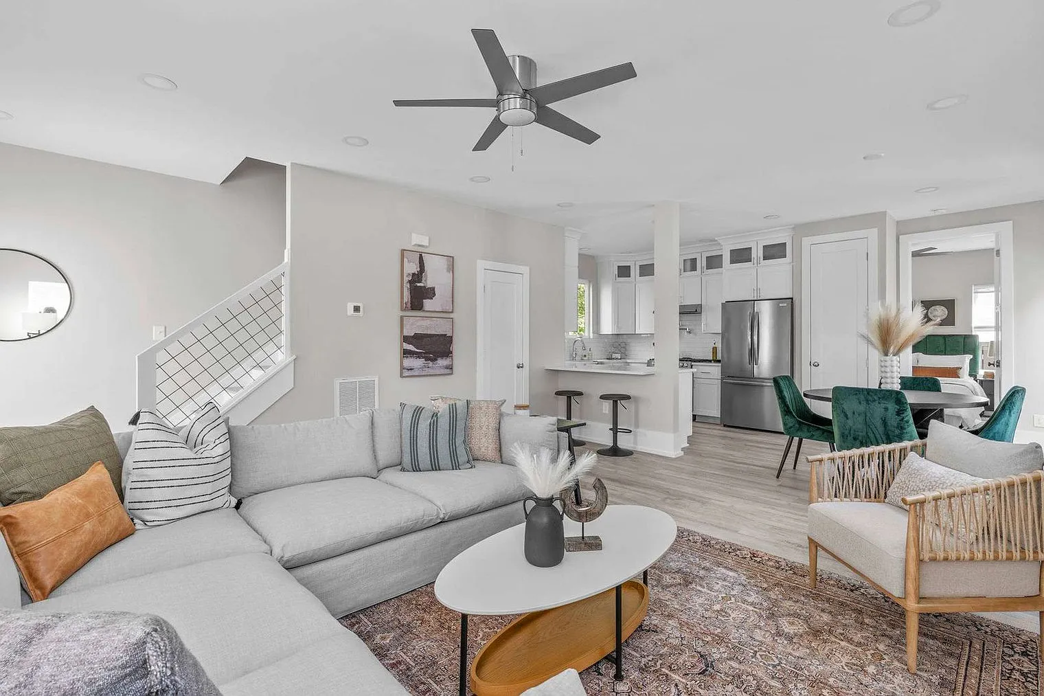 3 bed, 2.0 bath, 1270 sqft, $4,686 — Photo 2