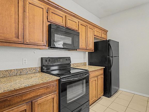 5th image of 3102 SW Deerfield Blvd #2