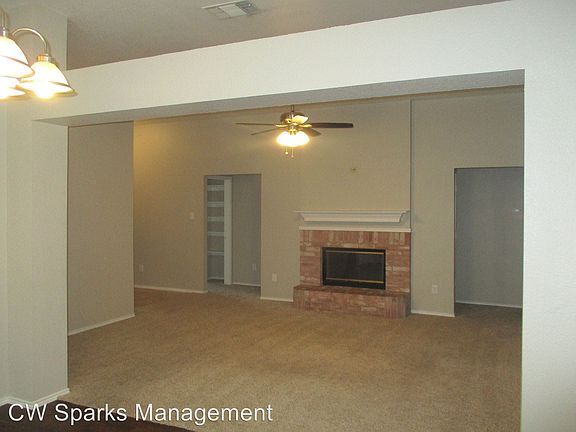 4th image of 811 Rockett Ln