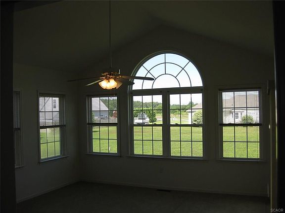5th image of 23312 Greenbank Dr
