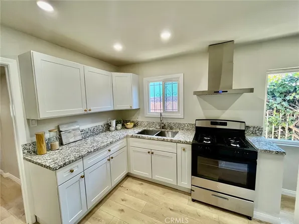 836 N Washington Pl, Long Beach, CA 90813