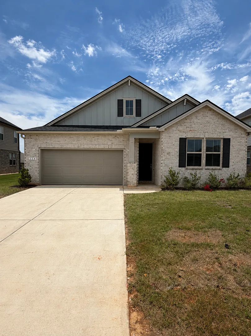 Beautiful 3 Bedroom Home in Grand Hollow with Resort-Style Amenities! — Photo 3