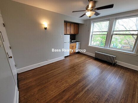 1st image of 1369 W Greenleaf Ave APT 309