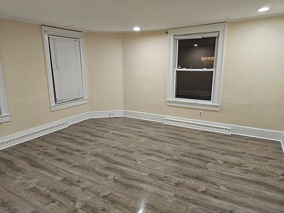 2nd image of 17-19 Allen St #17