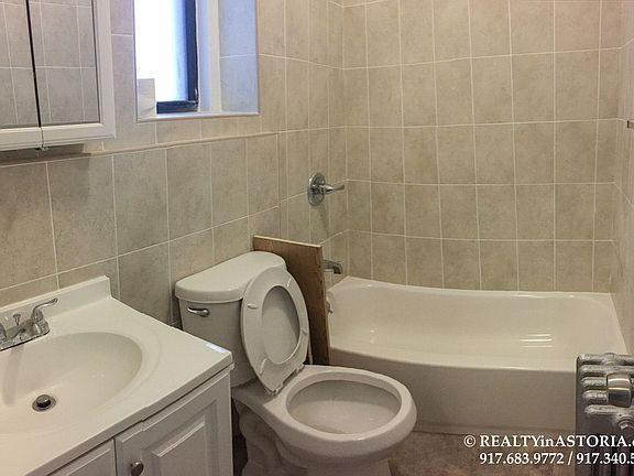 4th image of 2808 35th St APT 1M