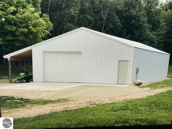 8179 Potter Rd, Bear Lake, MI 49614