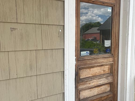 4th image of 77 1/2 S State St #1