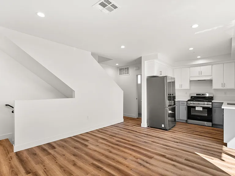 3909 W Mont Clair St — Photo 10