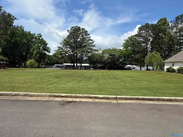 109 Riviera Dr, Guntersville, AL 35976