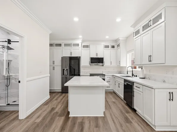 12615 Bridgewater Dr, Corona, CA 92880