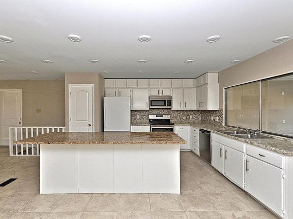 5th image of 1112 Jade Wind Dr