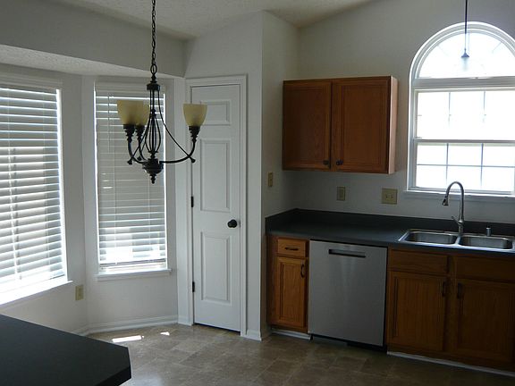 4th image of 209 Alexis Cir