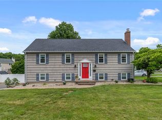26 Ivy Ln, Newington, CT 06111