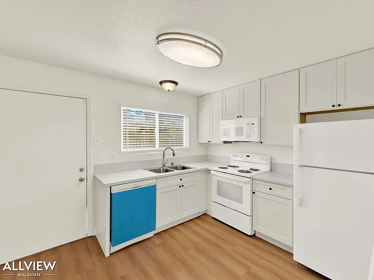 980 E Mission Ave — Photo 9