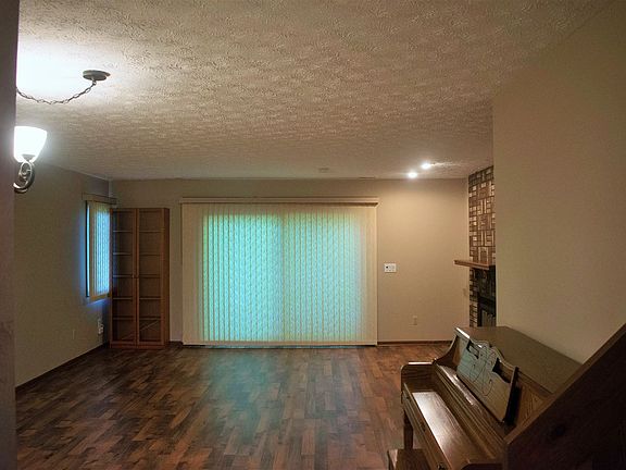 5th image of 225 Woodstone Dr #1
