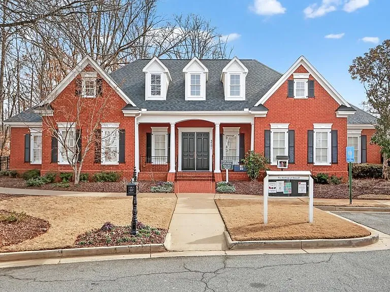 7205 Lowery Oak Dr — Photo 40