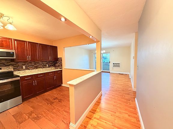 3rd image of 116 Spring St APT C10