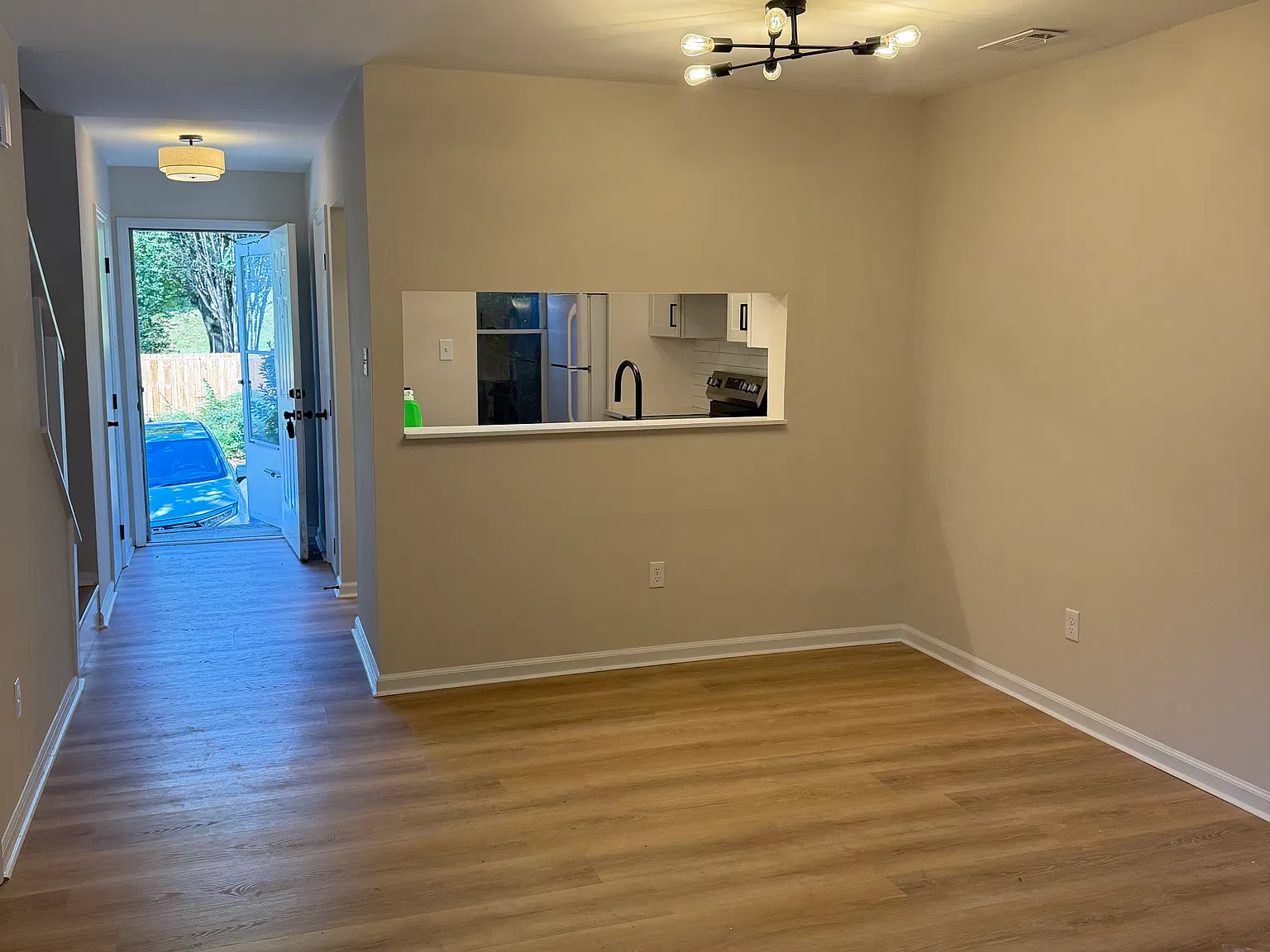 2 bed, 1.5 bath, 1070 sqft, $1,480 — Photo 3