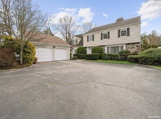 14 Shore Dr, Manhasset, NY 11030