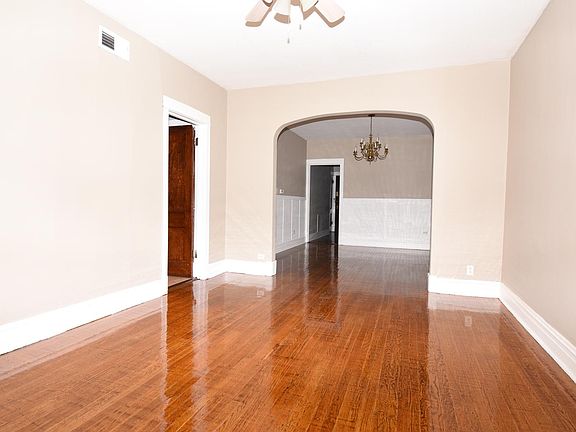 4th image of 4704 N Leavitt St #1