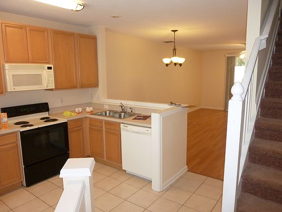 2nd image of 939 Vineland Pl