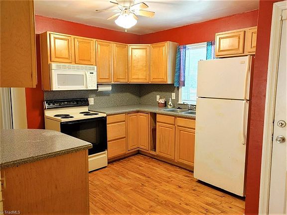 3rd image of 1506 Park Ave