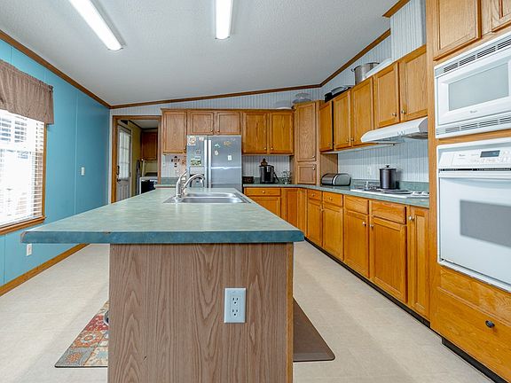 4th image of 10 Driftwood Ln