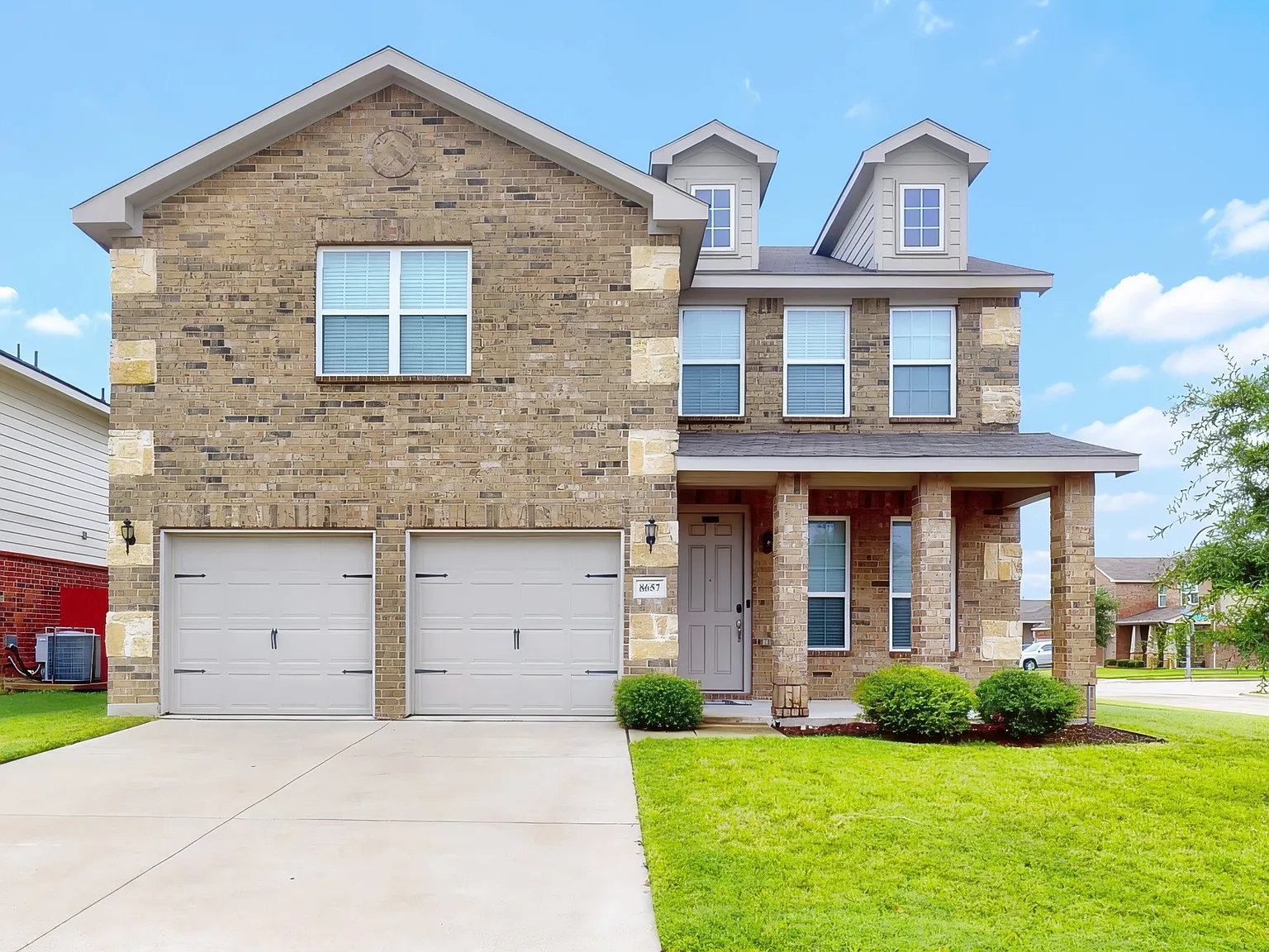 3 bed, 2292 sqft, $2,095 — Photo 1