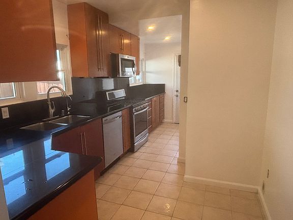 5th image of 410 N Adams St