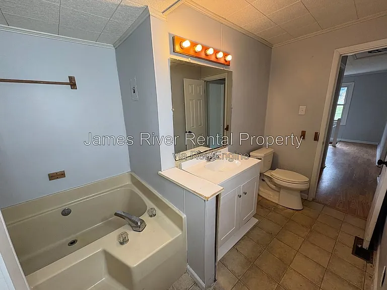 1312 Laurel Ln — Photo 13