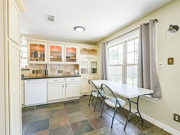 5th image of 201 Meadowlawn St