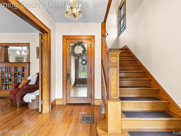 2nd image of 183 W Saint Clair St S