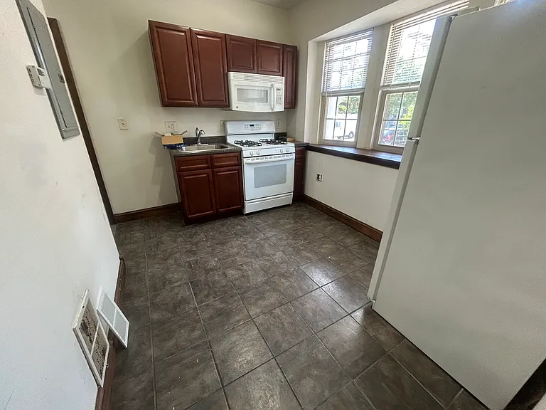 5101-21 Walnut St #C100 — Photo 6