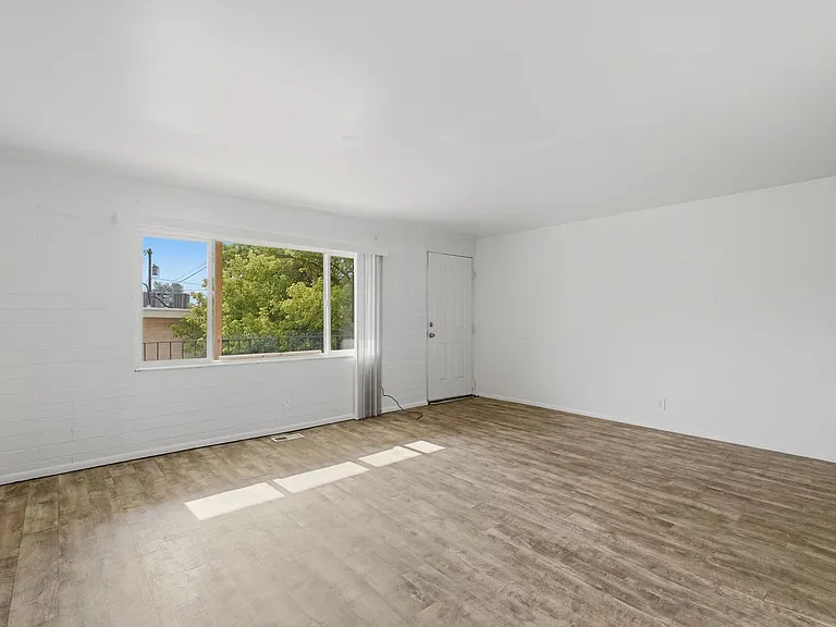 Towne Apartments — Photo 13