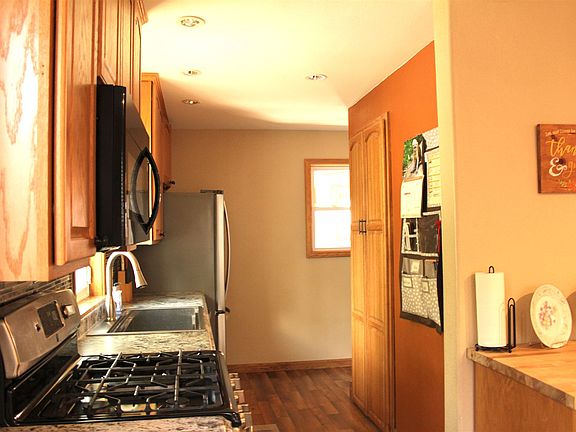 4th image of 734 E Mitchell St
