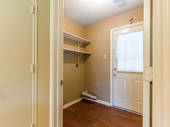 5th image of 988 Birnham Woods Blvd