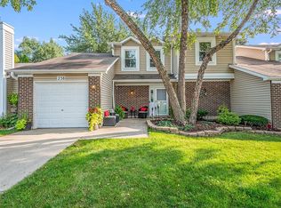 258 Hearthside Dr, Bloomingdale, IL 60108